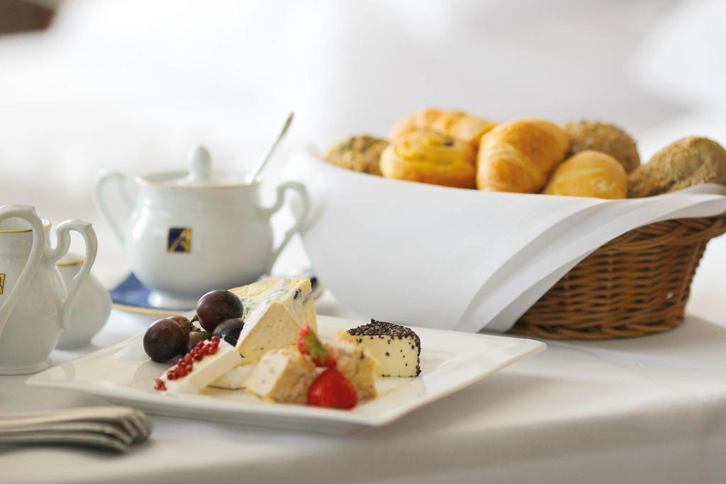 Seetelhotel Ahlbecker Hof Heringsdorf  Extérieur photo A typical breakfast
